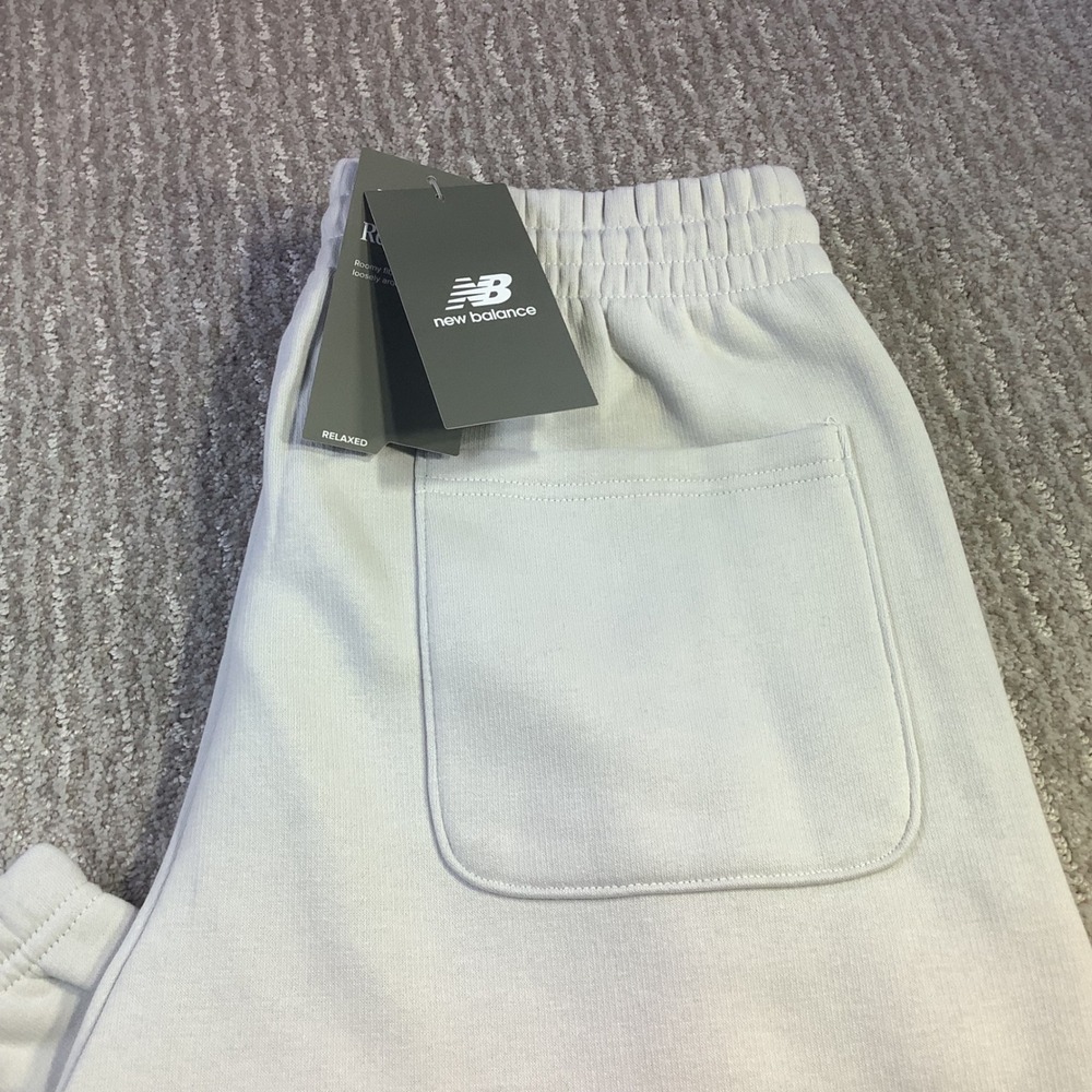 New Balance Graphic Cuffed Jogger Sweatpants Relaxed Fit Light Grey Small NWT